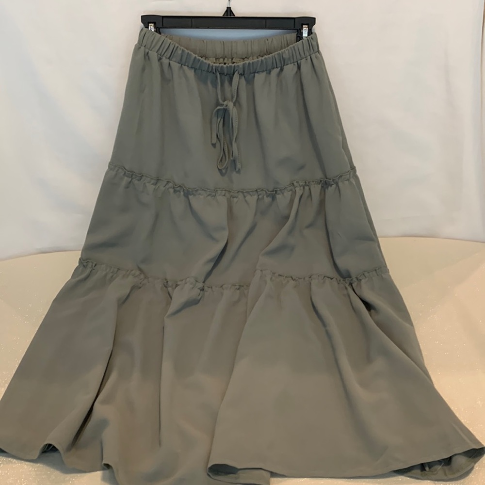 NWOT Shein Green Long Maxi Skirt.  Size M